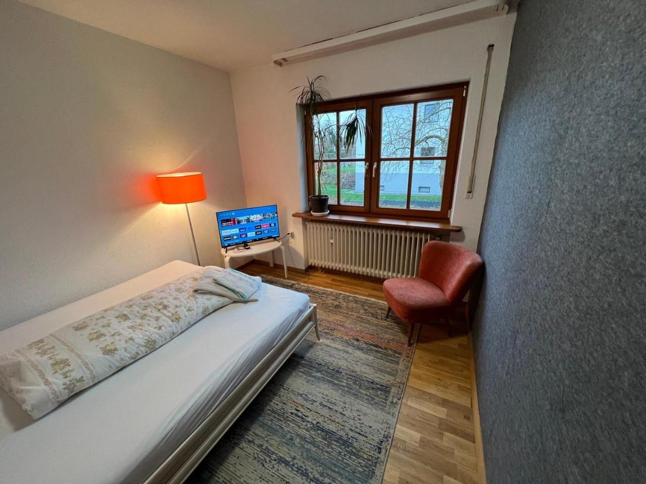 1,5-Zimmer Mit Duschbad, Gartenblick, Kuehlschrank Heroldsberg Eksteriør billede